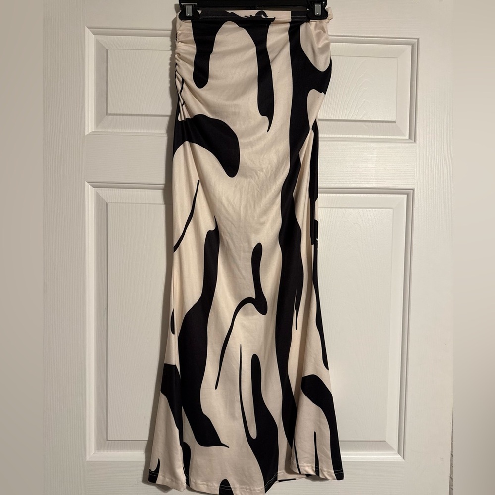 SHEIN Black and Cream Maxi Skirt